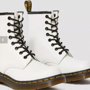 EUC Dr.Martens  1460 White boots Sz 7 ~$170